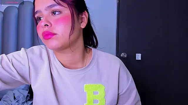 Sofia villareal online show from 01-07-26, 04:59