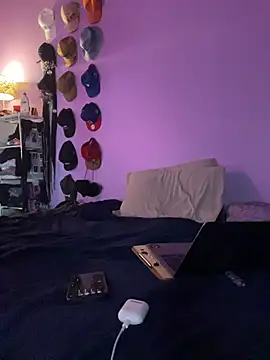 TRILLAHUNG online show from 06-18-26, 04:13
