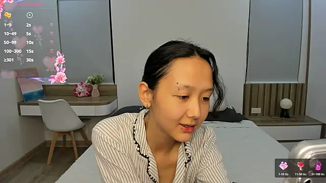 Snapshot of gabby_little chatting on 08-04-26, 11:46 gabby little online show from 08-04-26, 11:46