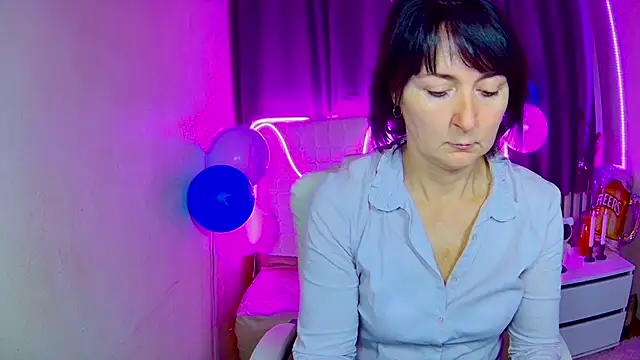 Snapshot of VivianGuchih chatting on 09-21-25, 06:04 VivianGuchih online show from 09-21-25, 06:04