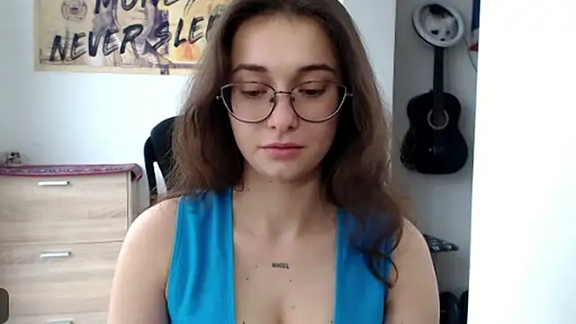 HotAnna2004 online show from 09-13-25, 12:38