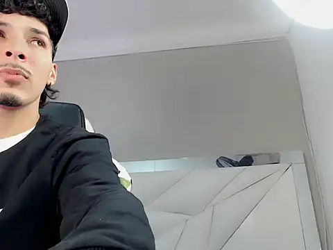 Snapshot of yankees_ chatting on 11-15-25, 03:48 yankees online show from 11-15-25, 03:48