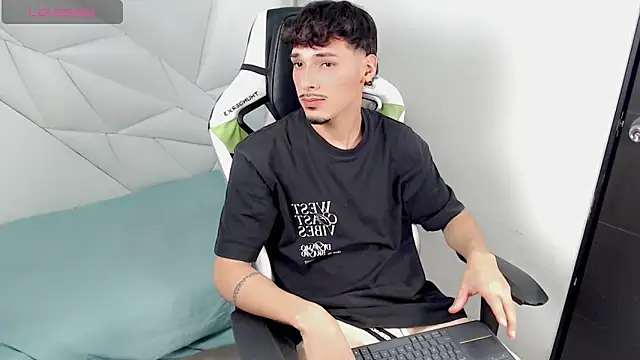 Snapshot of yankees_ chatting on 11-16-25, 03:34 yankees online show from 11-16-25, 03:34