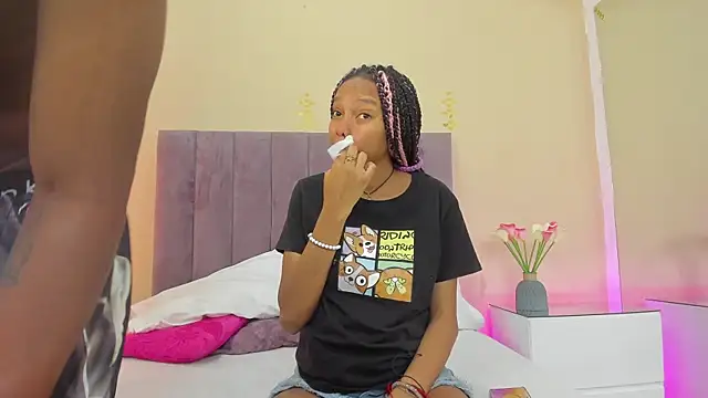 Snapshot of Kiaraa_y_Her_Crazy chatting on 05-24-26, 04:17 Kiaraa y Her Crazy online show from 05-24-26, 04:17