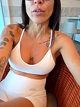 Snapshot of sexy7883 chatting on 06-27-26, 05:29 sexy7883 online show from 06-27-26, 05:29