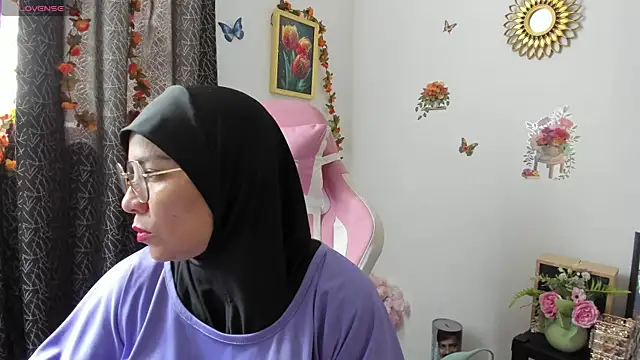 Snapshot of dalila_kemur chatting on 05-25-26, 02:45 dalila kemur online show from 05-25-26, 02:45