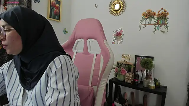 Snapshot of dalila_kemur chatting on 06-12-26, 03:33 dalila kemur online show from 06-12-26, 03:33