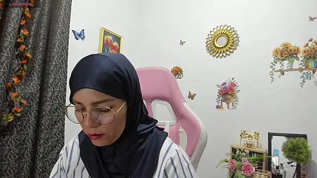 Snapshot of dalila_kemur chatting on 06-13-26, 03:48 dalila kemur online show from 06-13-26, 03:48