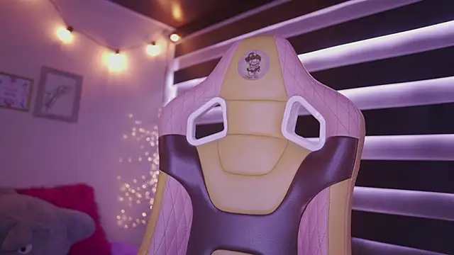 Rebecah 1 online show from 11-19-25, 01:33