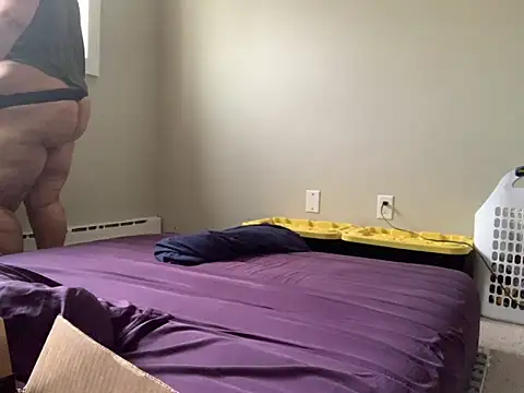 taydeebear online show from 10-28-25, 04:53