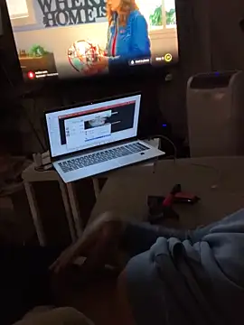 Snapshot of Brownroyal chatting on 09-13-25, 07:30 Brownroyal online show from 09-13-25, 07:30