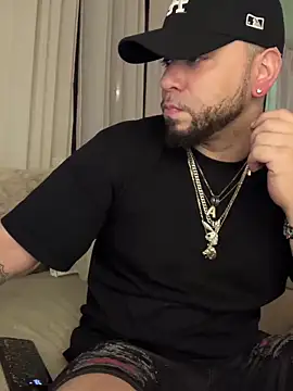 Snapshot of Brownroyal chatting on 09-16-25, 11:44 Brownroyal online show from 09-16-25, 11:44