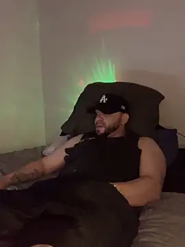 Snapshot of Brownroyal chatting on 09-25-25, 01:15 Brownroyal online show from 09-25-25, 01:15