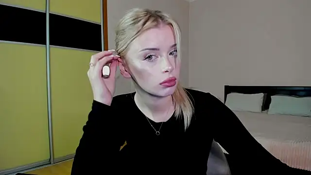 Snapshot of AlissaTenderly chatting on 10-19-25, 03:56 AlissaTenderly online show from 10-19-25, 03:56