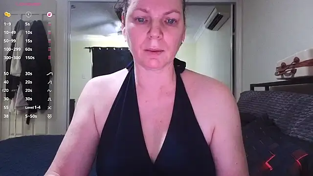 aussiepeaches online show from 10-22-25, 12:00