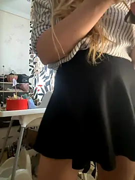 Nikihot   online show from 11-22-25, 10:58