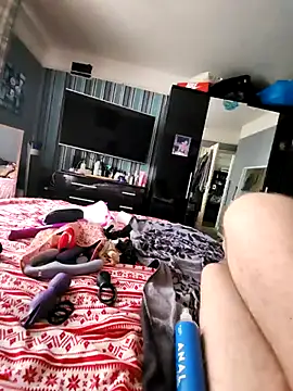 Snapshot of MysteriousToy4 chatting on 09-19-25, 02:18 MysteriousToy4 online show from 09-19-25, 02:18