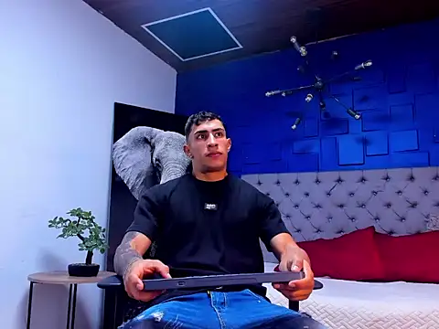 Snapshot of adrian_ray chatting on 09-10-25, 12:21 adrian ray online show from 09-10-25, 12:21