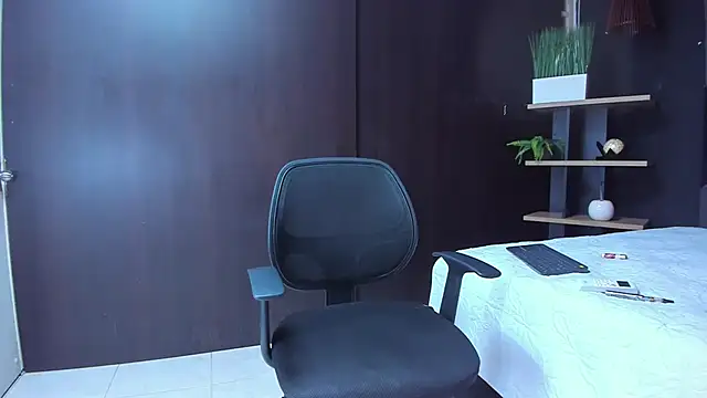 Snapshot of adrian_ray chatting on 09-12-25, 05:57 adrian ray online show from 09-12-25, 05:57