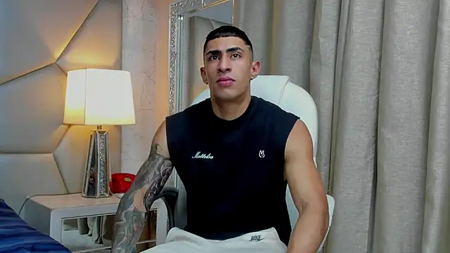 Snapshot of adrian_ray chatting on 11-10-25, 06:29 adrian ray online show from 11-10-25, 06:29