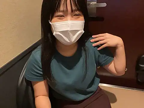 Snapshot of hikiwarinatto_xoxo chatting on 10-02-25, 10:33 hikiwarinatto xoxo online show from 10-02-25, 10:33