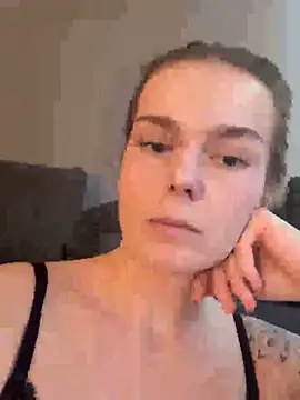 Snapshot of LisaFreier chatting on 09-28-25, 03:17 LisaFreier online show from 09-28-25, 03:17