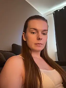 Snapshot of LisaFreier chatting on 10-20-25, 03:12 LisaFreier online show from 10-20-25, 03:12