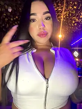 Snapshot of SofiaWildee chatting on 01-18-26, 01:31 SofiaWildee online show from 01-18-26, 01:31