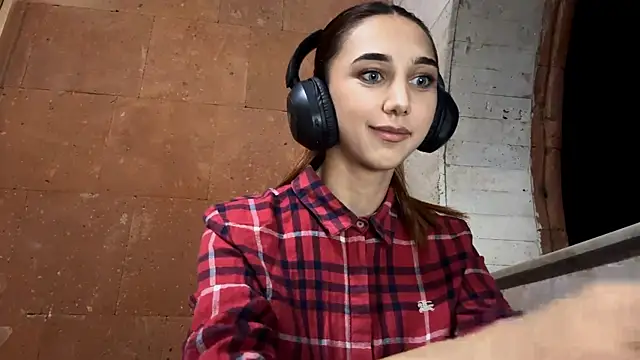 LinaMour online show from 09-10-25, 09:59