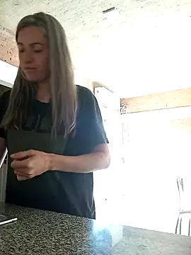 Snapshot of Heisi-Sex chatting on 09-20-25, 08:43 Heisi-Sex online show from 09-20-25, 08:43