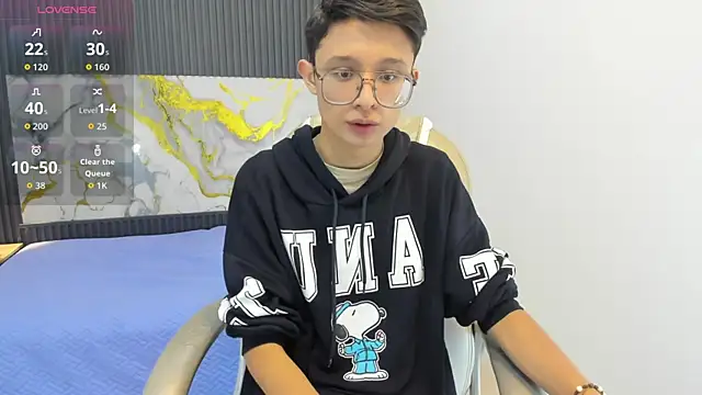 SantiagoRusso18 online show from 09-29-25, 12:32