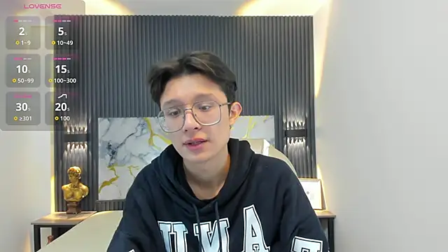 SantiagoRusso18 online show from 10-20-25, 12:38