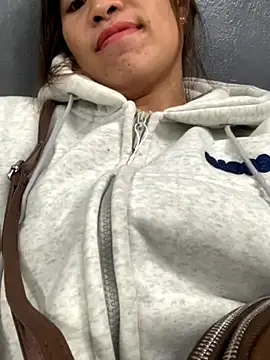 tuyetnhi-00 online show from 10-26-25, 08:53