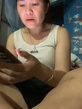 tuyetnhi-00 online show from 10-31-25, 12:50