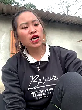 tuyetnhi-00 online show from 12-23-25, 01:47