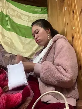 tuyetnhi-00 online show from 02-01-26, 12:31