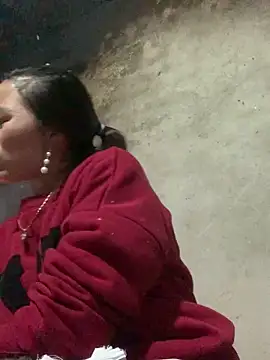 tuyetnhi-00 online show from 02-04-26, 01:17