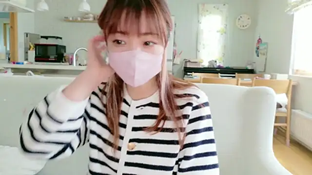 Snapshot of SUZU_1201 chatting on 06-15-26, 12:35 SUZU 1201 online show from 06-15-26, 12:35