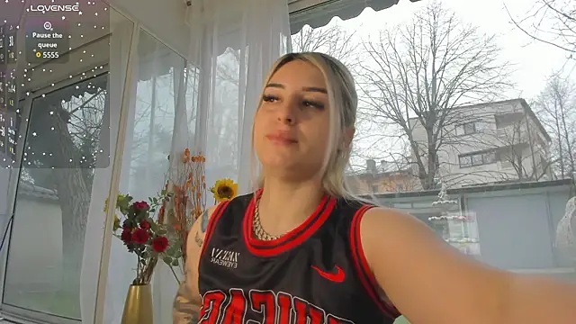 Ella Vee online show from 03-23-26, 05:33