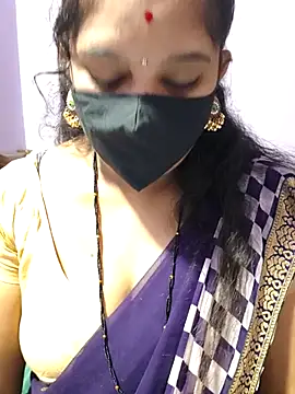 Snapshot of luci-queen chatting on 09-10-25, 04:45 luci-queen online show from 09-10-25, 04:45