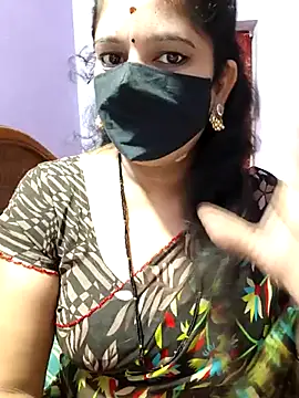 Snapshot of luci-queen chatting on 09-14-25, 04:44 luci-queen online show from 09-14-25, 04:44