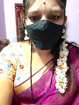 Snapshot of luci-queen chatting on 09-15-25, 03:17 luci-queen online show from 09-15-25, 03:17