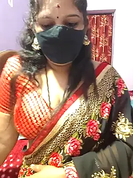 Snapshot of luci-queen chatting on 09-15-25, 05:02 luci-queen online show from 09-15-25, 05:02