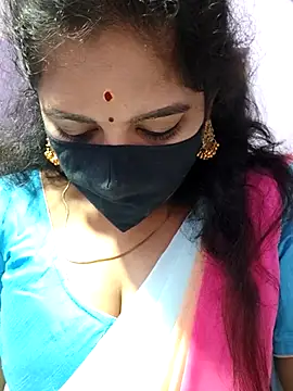 Snapshot of luci-queen chatting on 09-20-25, 03:02 luci-queen online show from 09-20-25, 03:02