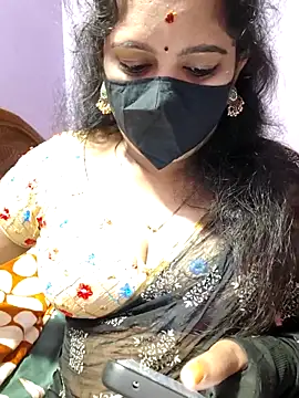 Snapshot of luci-queen chatting on 09-21-25, 03:57 luci-queen online show from 09-21-25, 03:57