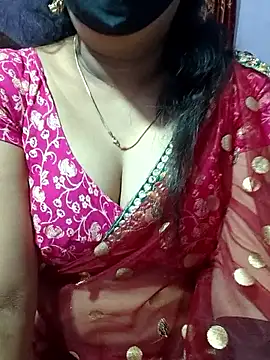 Snapshot of luci-queen chatting on 09-25-25, 05:44 luci-queen online show from 09-25-25, 05:44