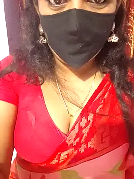 Snapshot of luci-queen chatting on 09-27-25, 06:02 luci-queen online show from 09-27-25, 06:02