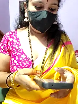 Snapshot of luci-queen chatting on 09-29-25, 05:23 luci-queen online show from 09-29-25, 05:23