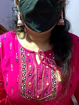 Snapshot of luci-queen chatting on 10-08-25, 06:00 luci-queen online show from 10-08-25, 06:00