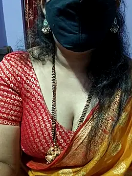 Snapshot of luci-queen chatting on 10-09-25, 05:00 luci-queen online show from 10-09-25, 05:00